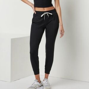 Small 28 inch waist Vuori women’s black joggers